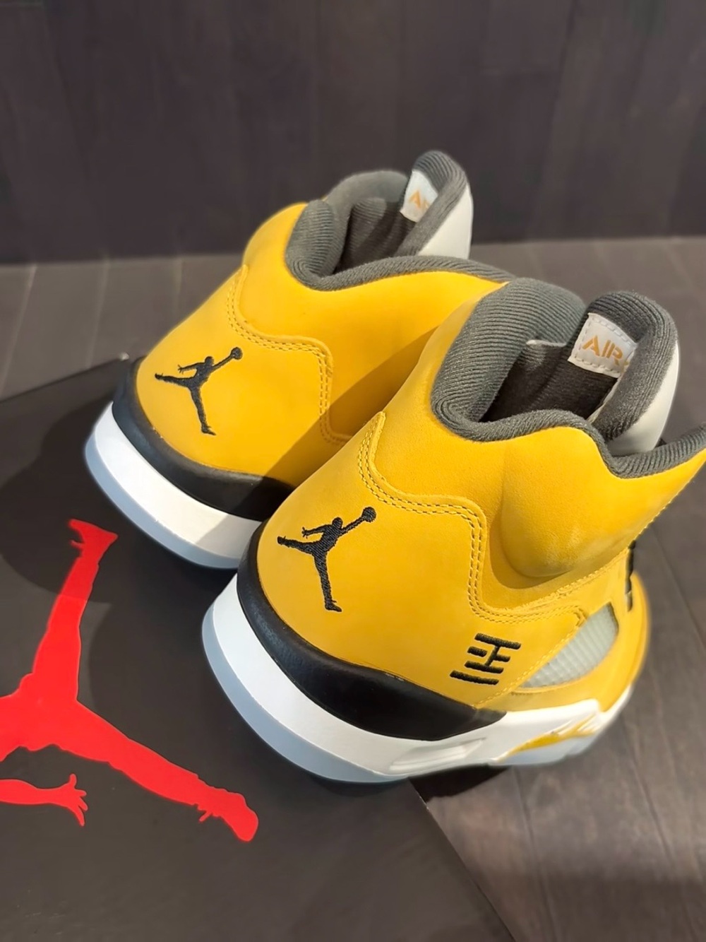 Air Jordan 5 Retro Tokyo T23 2025 -Men’s Yellow/ Black Sneakers Shoes - Picture 4 of 6